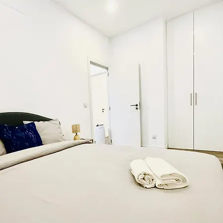Center Apt- Two Bedroom In Martim Moniz דירה *
