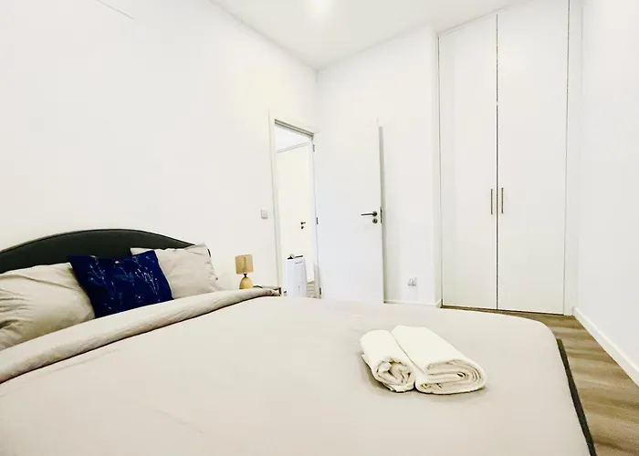 Center Apt- Two Bedroom In Martim Moniz Διαμέρισμα *