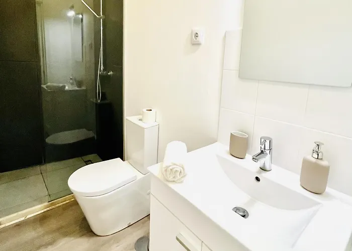 Center Apt- Two Bedroom In Martim Moniz